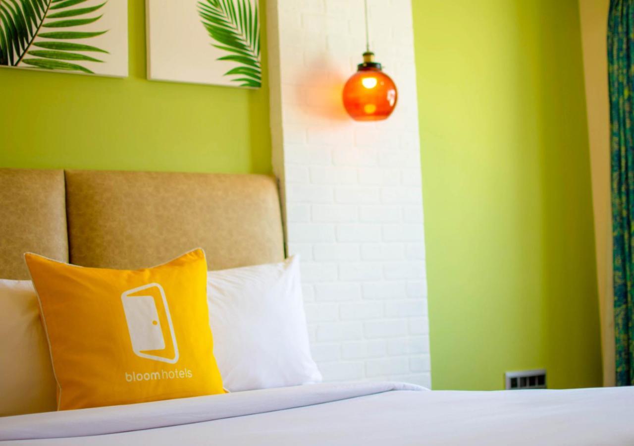Bloom Hotel - Gachibowli Hyderabad Bagian luar foto