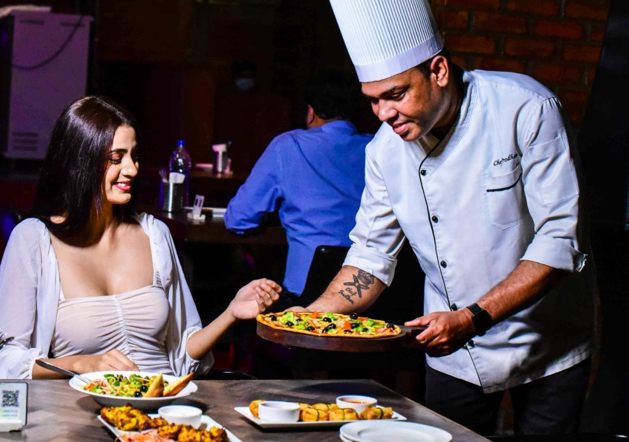 Bloom Hotel - Gachibowli Hyderabad Bagian luar foto