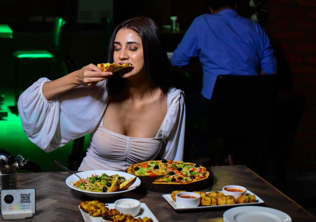 Bloom Hotel - Gachibowli Hyderabad Bagian luar foto