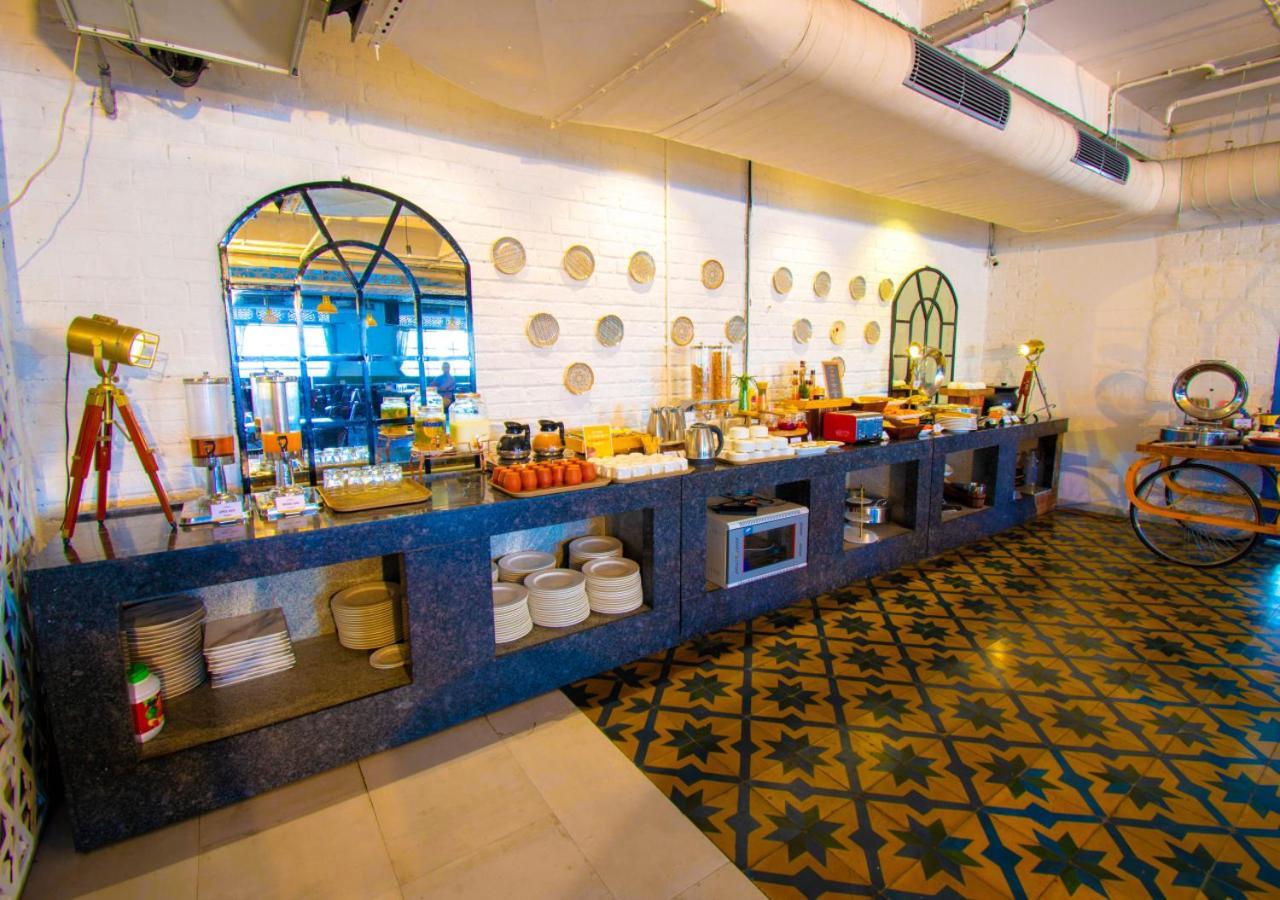 Bloom Hotel - Gachibowli Hyderabad Bagian luar foto