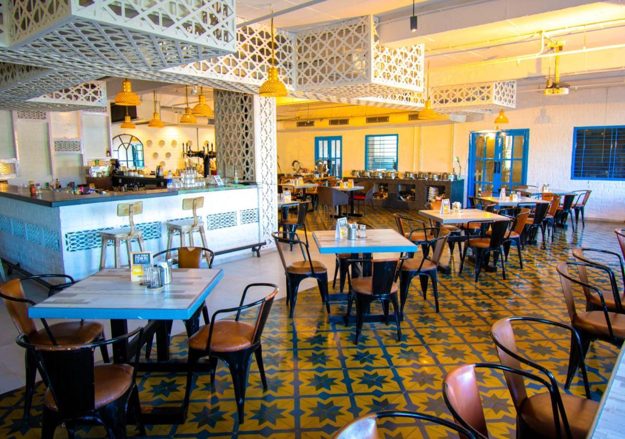 Bloom Hotel - Gachibowli Hyderabad Bagian luar foto