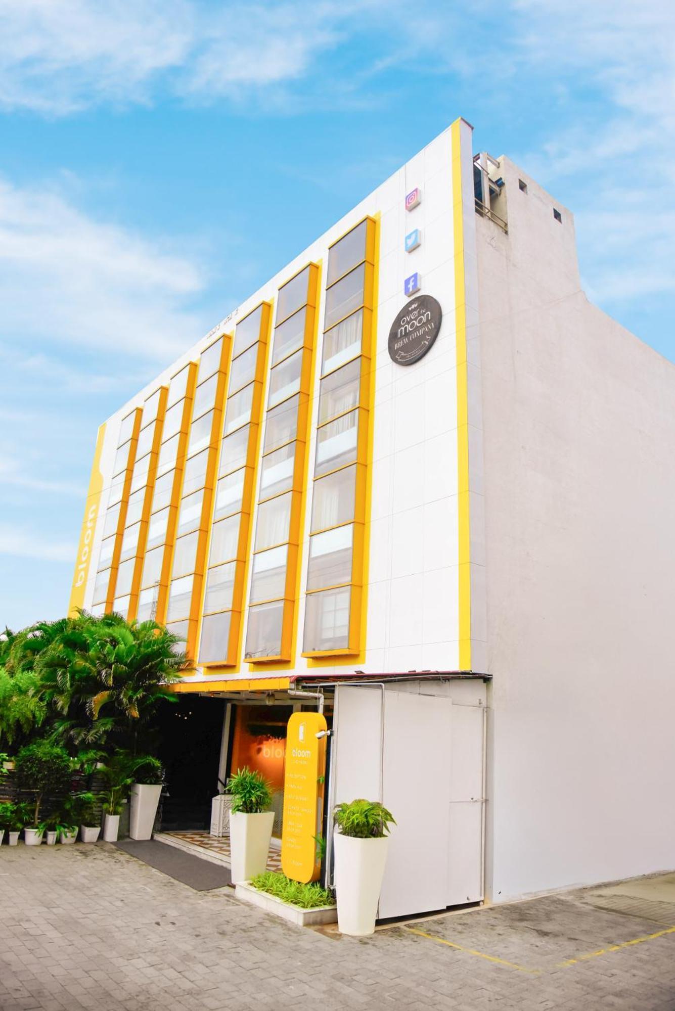 Bloom Hotel - Gachibowli Hyderabad Bagian luar foto